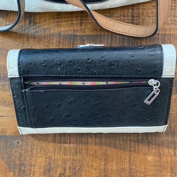 Guess Bag and matching wallet - Picture 4 of 7